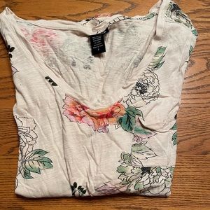 Torrid Floral V-neck T-shirt, size 2